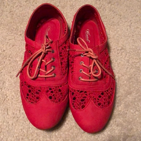 Red flats - Picture 1 of 4